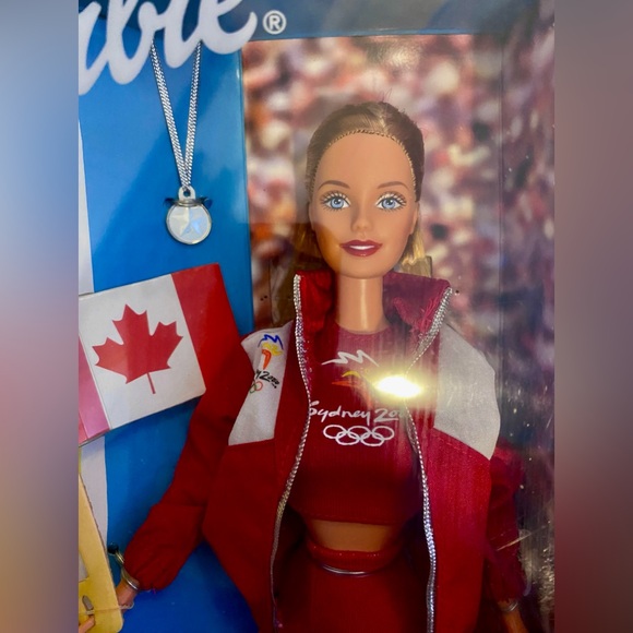 Barbie Olympic Fan Sydney 2000 Doll 25974 - Picture 8 of 8